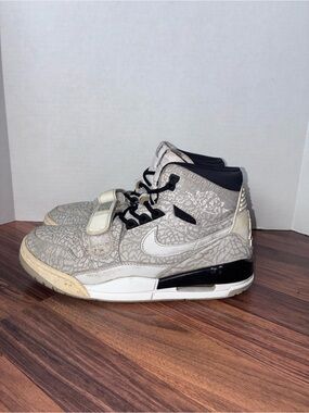 NIKE Air Jordan Legacy 312 Flip Platinum Size 8 Elephant Print AV3922-100